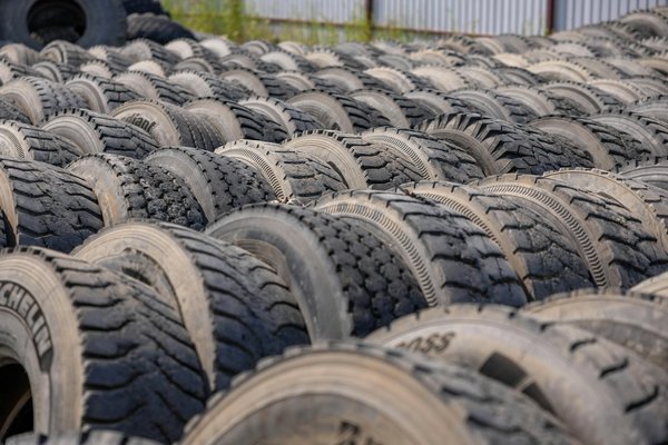 Comment les systèmes de surveillance de la pression des pneus influencent-ils la sécurité des véhicules de loisirs?