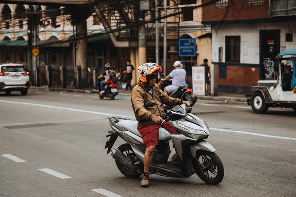 Comment optimiser l'entretien des freins céramiques sur une Porsche 911 pour une performance maximale?